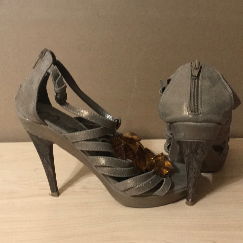 Heels - Picture 2 of 2